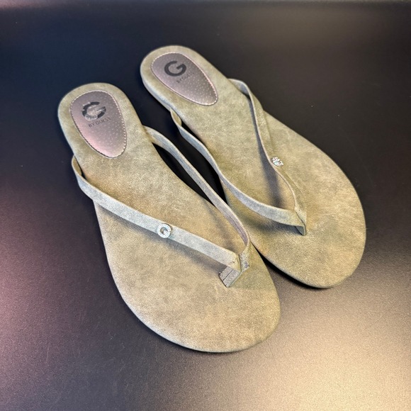 Guess Flip Flops Thong Sandals Rhinestone Embellished Olive Green Size‎ 8.5 - Picture 1 of 6